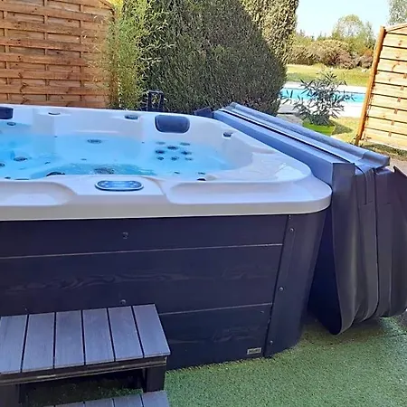 לינה וארוחת בוקר Jacuzzi, Arcade Et Repas Soir Compris