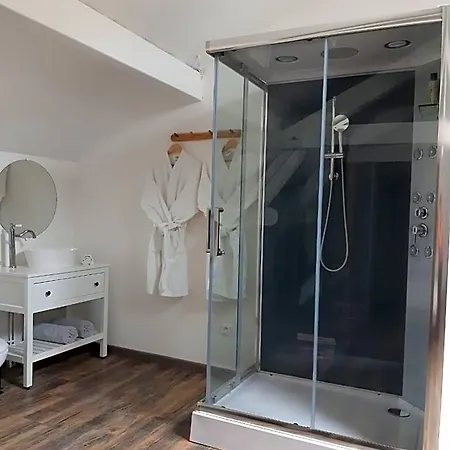 לינה וארוחת בוקר Jacuzzi, Arcade Et Repas Soir Compris